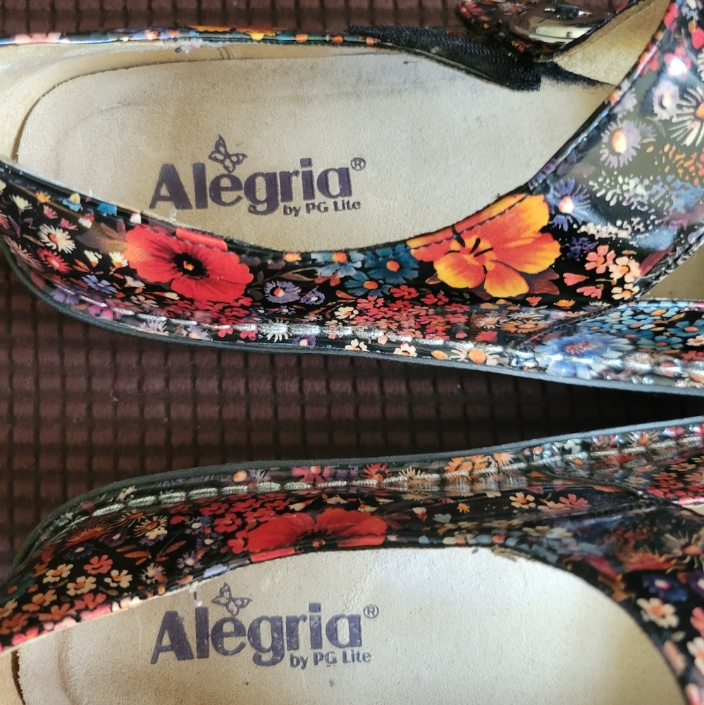 Alegria size 40 Mary Jane style flower patten shoe